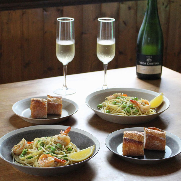 おしゃれなテーブルを彩ってくれることはもちろん、料理をとってもおいしそうに演出してくれます