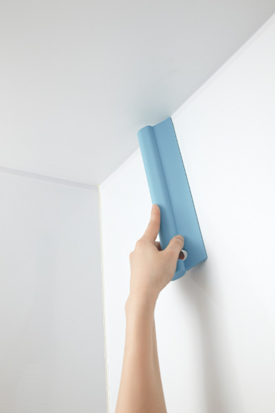 一度に広範囲の水切りがしたいときは大きめサイズの「スキージー」