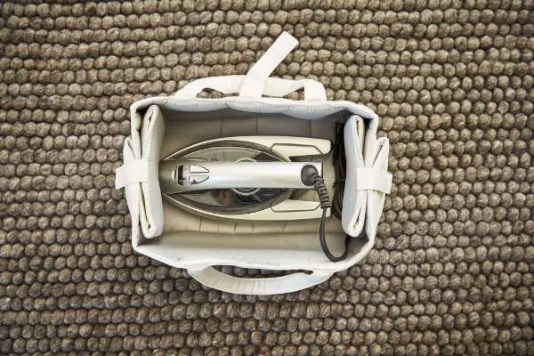 組み立て簡単！大きめアイロンもスッキリ収納