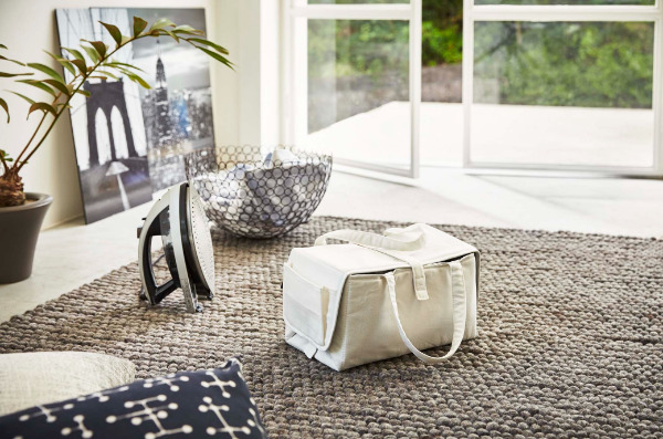 インテリアにもマッチするtower（タワー）のアイロン収納マット