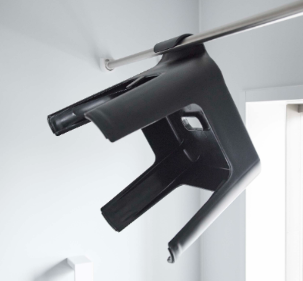 掛けて収納もできるフック仕様がうれしい