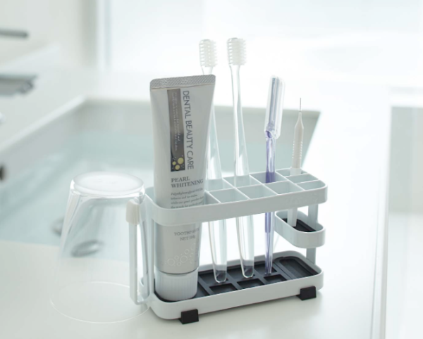 シンプルデザインでおしゃれなtower（タワー）の歯ブラシスタンド