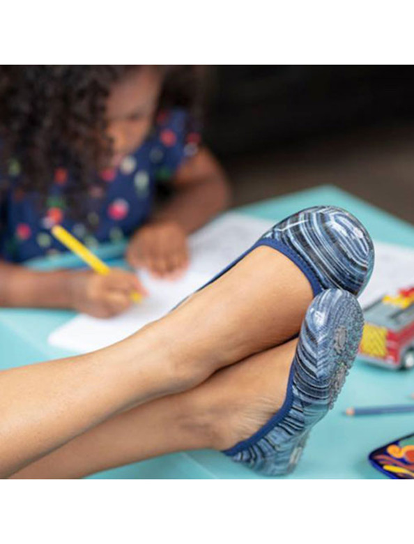 ソックスのような伸縮性/次世代フラットシューズ