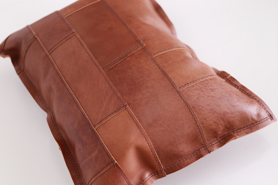 使うほどに風合いが出てくる革素材