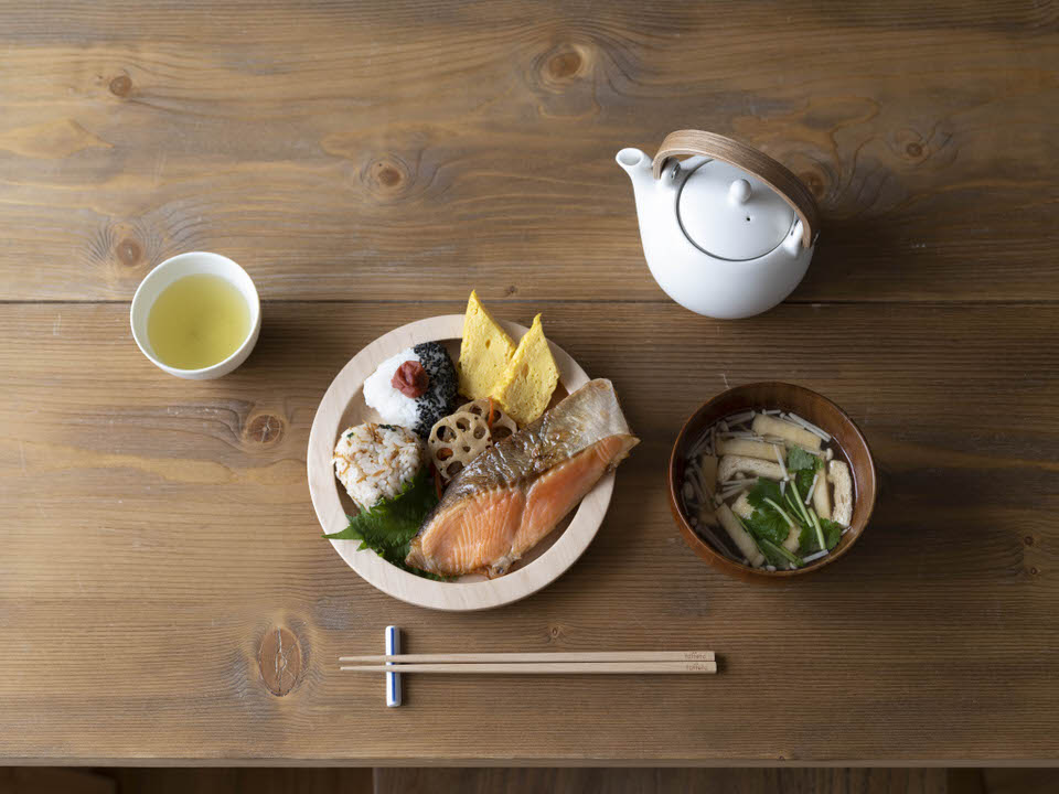 ナチュラルで素朴な雰囲気のお皿