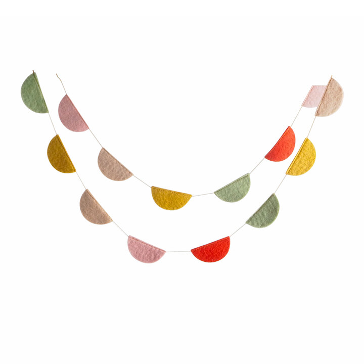 ウール100%でつくったガーランド