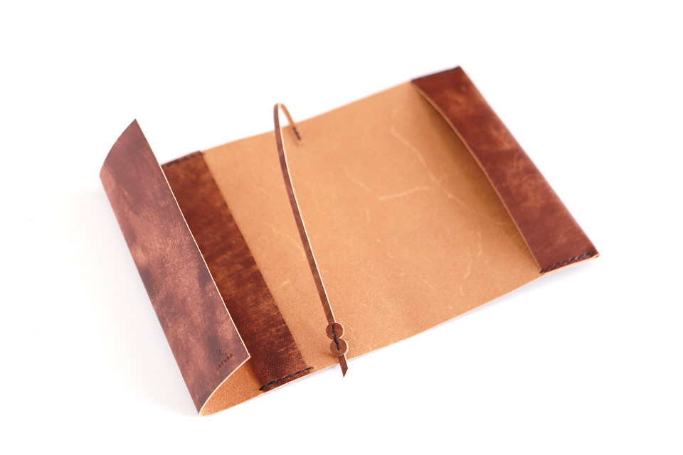 裏貼りをせず、軽い仕上げに