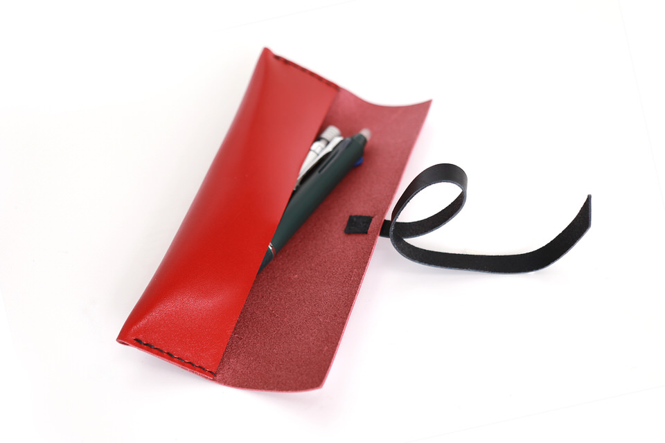 裏革の毛羽立ちを防ぐ工夫