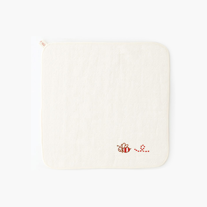 口まわりもサッと拭けるガーゼハンカチ