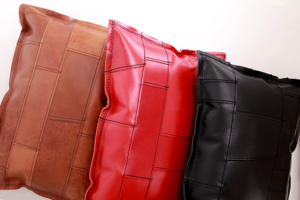 レザークッションで寛ぐ時間が楽しくなる