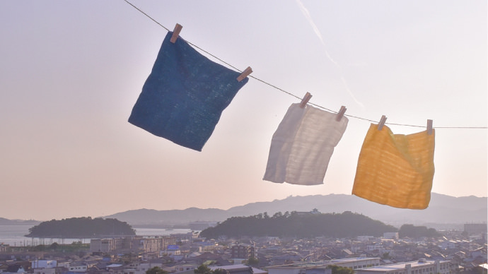 風になびくガーゼタオル