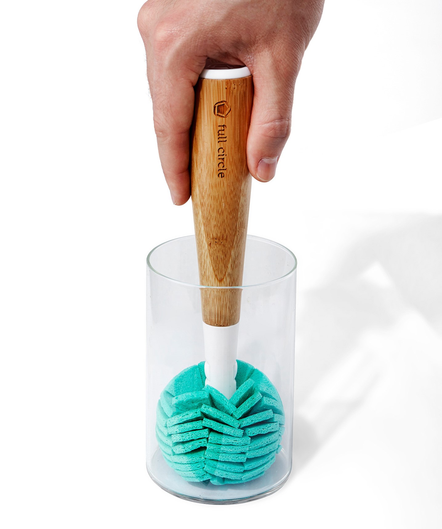 層状のスポンジで汚れをやさしく落とす