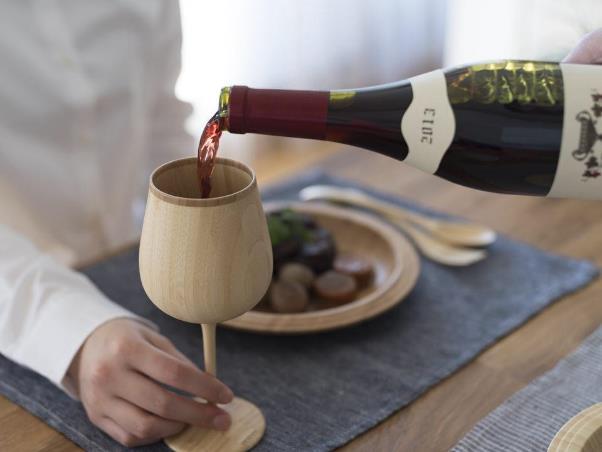 しなやかな竹を使った丸いフォルム