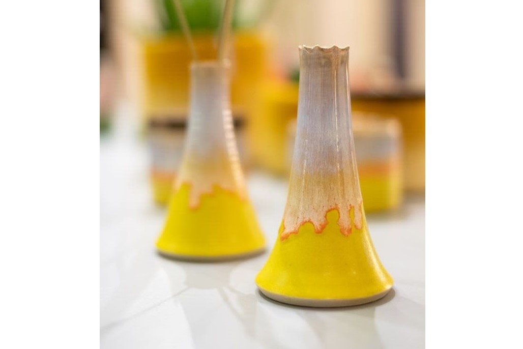 ハンドメイドの温かみ感じる北欧フラワーベース