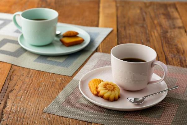 ペアで揃えておきたいマグカップと大きめソーサー