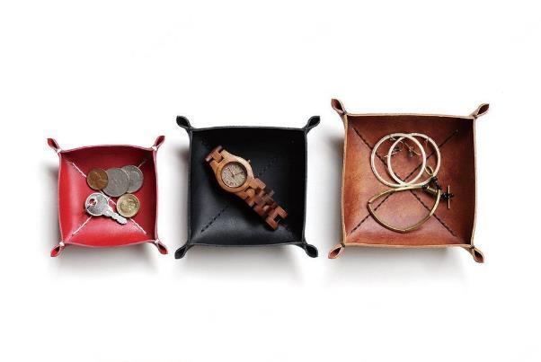 おしゃれな革のトレイ