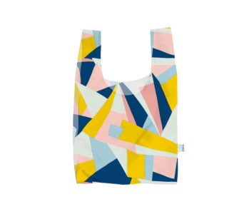 使用済みペットボトルから生まれたおしゃれなエコバッグ