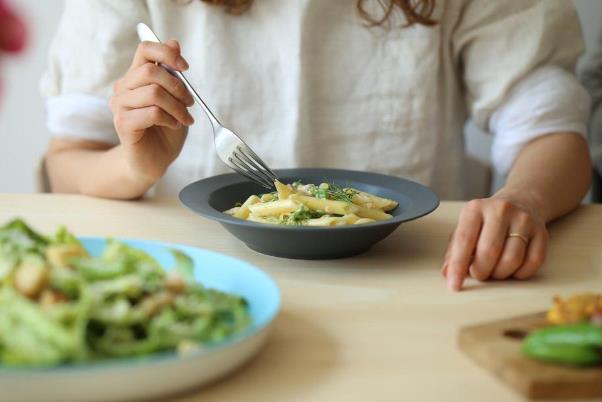 おしゃれなスープ皿で至福のひと時