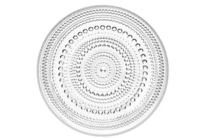 イッタラのカステヘルミで食卓を爽やかに。光を受けて輝くガラスの器