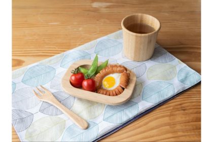 天然素材のプレートでもぐもぐごはん