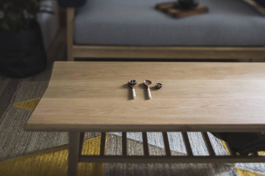 居心地のいいおしゃれな空間をつくる。オーク材のセンター テーブル