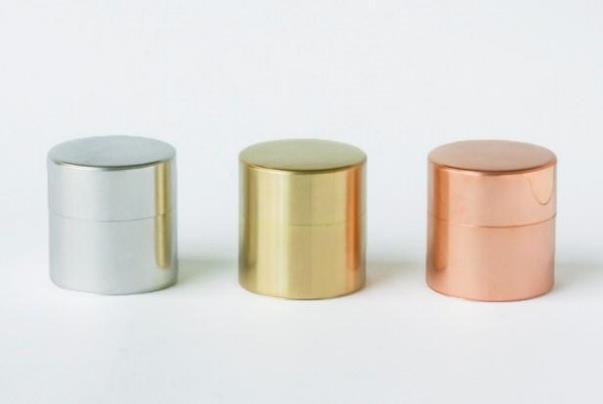 シンプルで美しいキャニスター缶