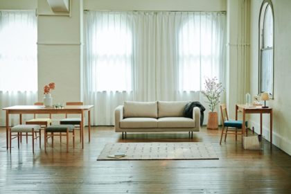 圧迫感の少ないモンス ソファ