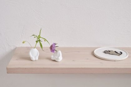 花が枯れる経過も楽しむ。新しい視点の一輪挿し