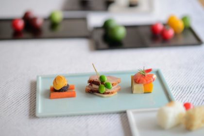 石本 藤雄氏がデザインした砥部焼長角皿