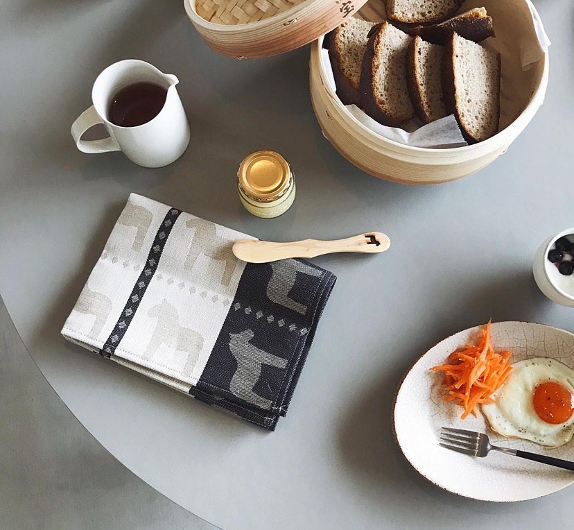北欧の暮らしを感じる。スカンジナビスク・ヘムスロイドのキッチンタオル