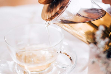 おうちカフェを楽しむ。ポットで丁寧に淹れた紅茶で過ごすひととき