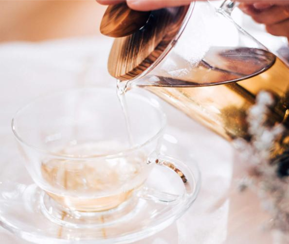 おうちカフェを楽しむ。ポットで丁寧に淹れた紅茶で過ごすひととき