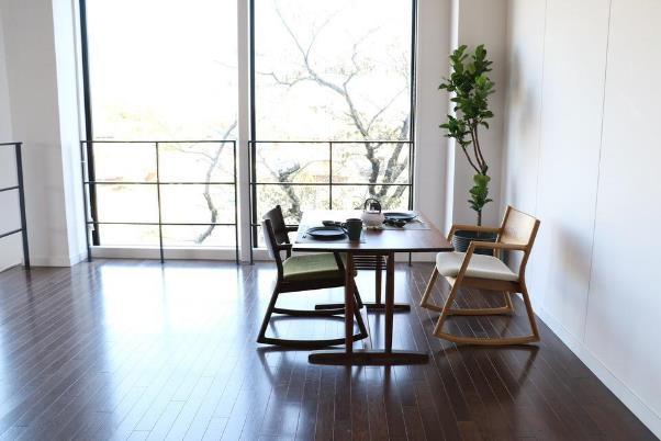 座り心地にこだわった美しい椅子をお部屋に