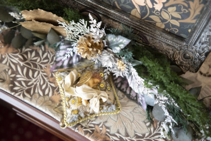 天使の飾りつけ