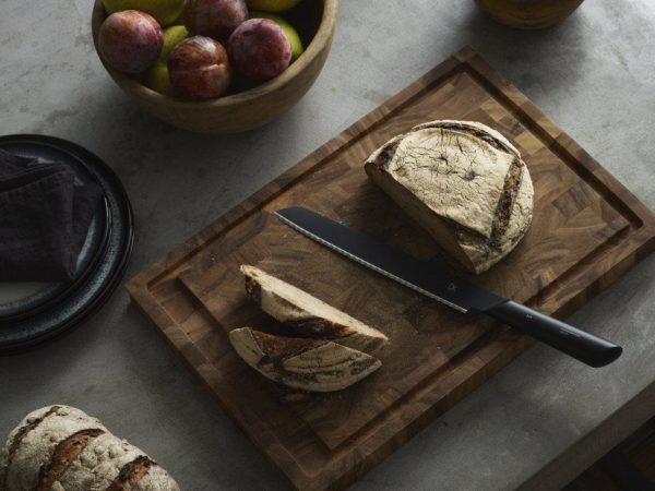 パンの美味しさを引き出す、上質なパン切りナイフ