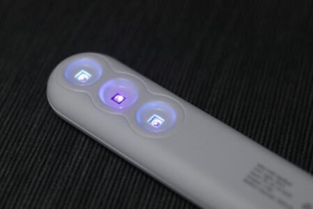 いつでもどこでも 充電式小型UV除菌ライト