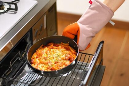 しっかりグッとつかめる耐熱ミトン