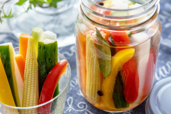 簡単でおいしいピクルスのレシピ。詳しい作り方やおすすめ食材、保存方法も紹介
