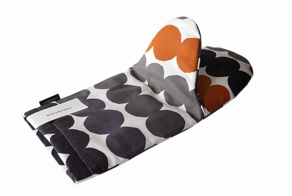 Marimekkoのオーブンミトンでスタイリッシュなキッチンを演出 (1)