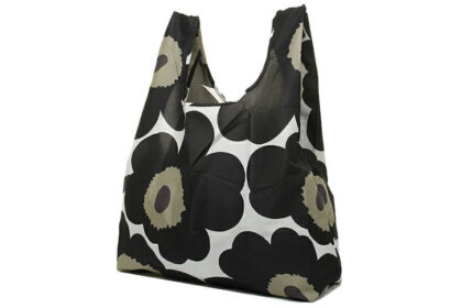 北欧柄のバッグで軽やかにお出かけ