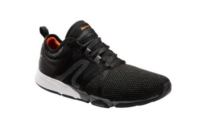 デカトロンのウォーキング用メンズシューズで快適な運動を