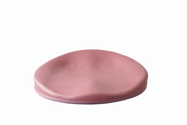 骨盤を包み込んで正しい姿勢へと導く。3次元形状クッション「p!nto TRONCO」