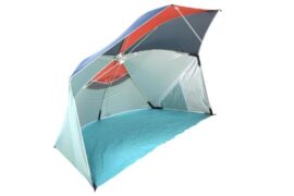 海での避暑や運動会観戦にも。デカトロンの耐風ビーチパラソル