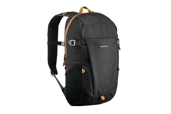 デカトロンの登山・ハイキング用軽量リュックは普段使いにも活躍