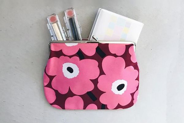 Marimekkoのウニッコ柄か゛ま口ホ゜ーチか゛使いやすい