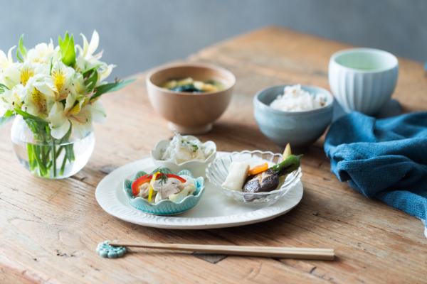 梅雨の食卓に彩りをプラス。気分を豊かにする涼しげなメニューとテーブルウェア