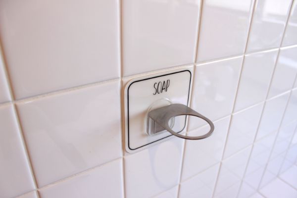 Otelのボトルホルダーでシャンプーなどをスッキリと収納