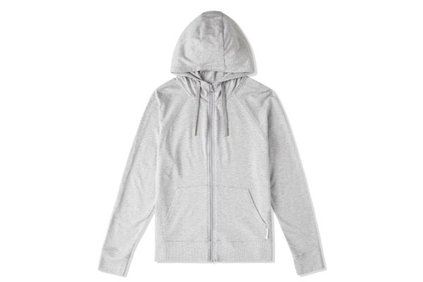 どんな服にも合わせやすい着心地抜群のジップアップパーカー