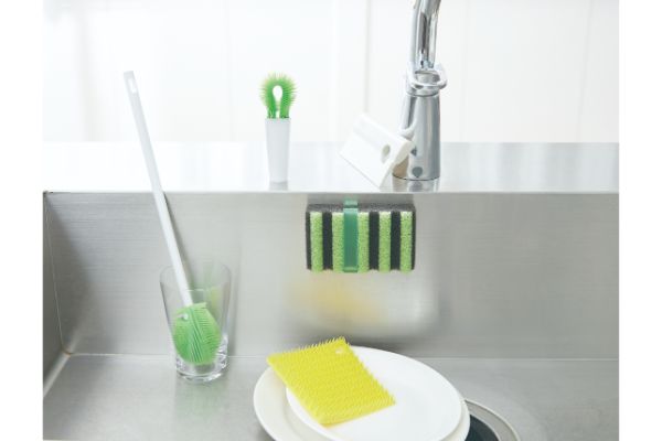 tidyのプラタワシリーズは、キッチンのあらゆるモノに使える便利なたわし
