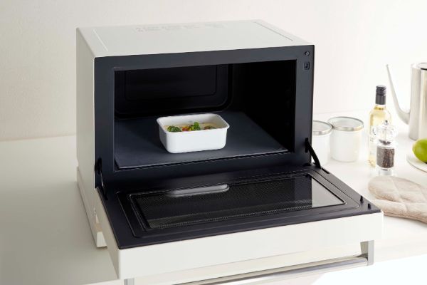 電子レンジの掃除が楽になる。庫内の汚れを防止するシリコンマット